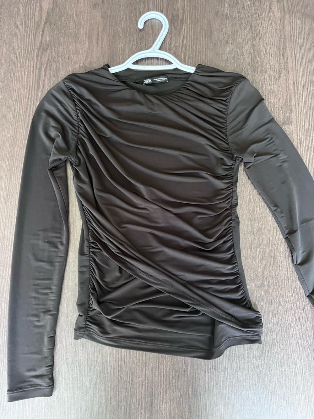 Zara Black Long-Sleeve Ruched Top - Picture 3 of 6